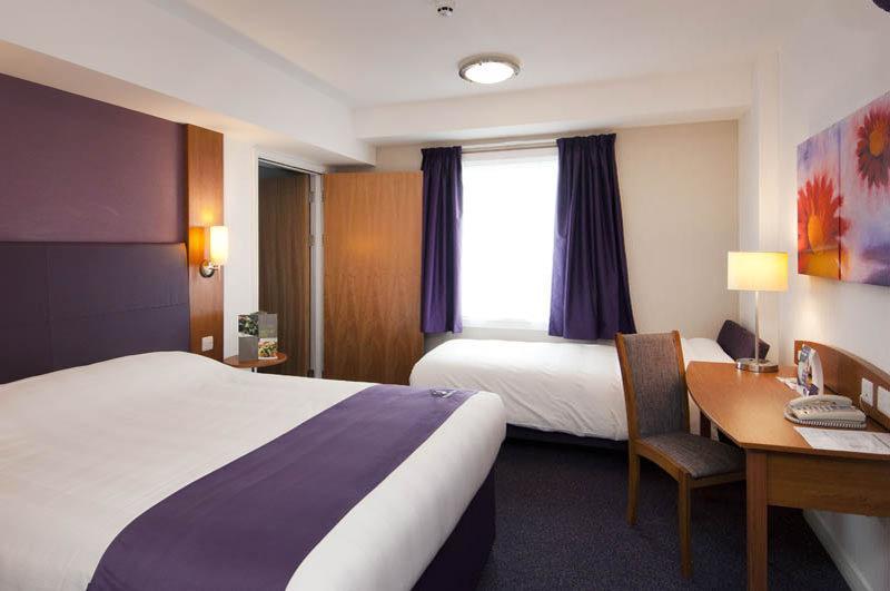 Premier Inn ケタリング エクステリア 写真